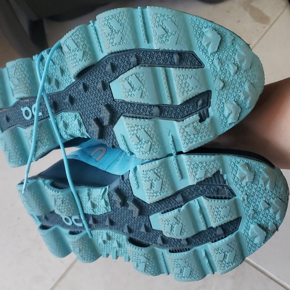 ON womans trail running shoes 7 - Picture 16 of 16